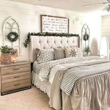 Interesting Farmhouse Wall Decor Ideas 7 50 Awesome Wall Decor Ideas For Bedroom In 2020 Rustic Master Bedroom Country Bedroom Remodel Bedroom