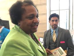 Bill to lengthen probation for teachers clears first hurdle