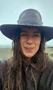 Joni Hazen's Instagram, Twitter & Facebook