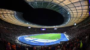 16:14 a nézőt a helyszínen azonnal orvosi ellátásban részesítették, majd súlyos állapotban kórházba szállították. Leichtathletik Em Gibt Erhalt Des Berliner Olympiastadions Ruckenwind