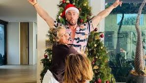 When weekend today hosts richard wilkinson and rebecca maddern teased a mystery guest for saturday's show, they had no idea that chris hemsworth would be popping in to say hello. Inside Lauren Phillips Star Studded 34th Birthday Party With The Hemsworth Clan In Byron Bay Netral News