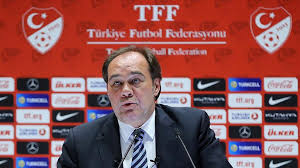 Yıldırım demirören eşi ile 24 temmuz 1991 tarihinde görkemli bir düğün ile evlendi. Yildirim Demiroren Den Besiktas Baskanligina Adaylik Hakkinda Ilk Aciklama