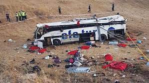 15 ölü hindistan'ın uttar pradeş eyaletine bağlı kampur kenti yakınlarında bir otobüs ile iş makinesinin çarpışması sonucu 15 kişi hayatını kaybetti. 5zfarb7yc5lpvm