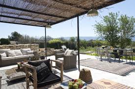 La Ferme Les Callis Near Gordes A B B For Adults But The House Can Be Rented As A Whole So Then I Suppose Children Are Welco French Villa Holiday Rental Patio