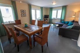 Die helle, funktionell geschnittene wohnung liegt in der klottener straï¿½e, wenige gehminuten vom stadtzentrum entfernt. Wohlfuhlurlaub In Cochem Ferienwohnung Apfelblute Haus Flora