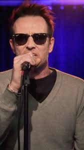 Scott Weiland and the Wildabouts performing Stone Temple Pilot's "Big Empty"