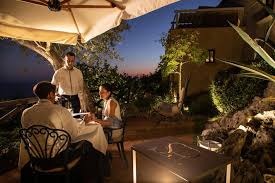 Otelin sunduğu concierge, oda servisi ve çatı terası gibi hizmetlerden de yararlanabilirsiniz. Monastero Santa Rosa Hotel Spa Conca Dei Marini Updated 2021 Prices