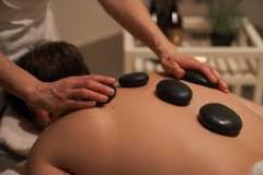 Experimenta los beneficios de un Masaje Con Piedras Calientes ...