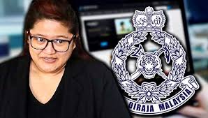 Pada 2008, wanita dikenali sebagai syarul ema rena abu samah atau ratu naga hanyalah seorang blogger biasa tetapi ibu dan suaminya ada terlibat dengan politik. Freemalaysiatoday