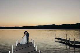 Gorgeous Western Ma Waterfront Wedding The Lake House Guest Cottages Of The Berkshires In Lanse Wedding Venues Berkshire Waterfront Wedding Ocean View Wedding