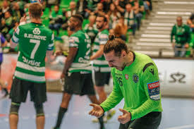 O ponta francisco tavares, de 24 anos, renovou contrato com a equipa de andebol do sporting, anunciou hoje o clube de alvalade no sítio oficial na internet, sem revelar a duração do novo vínculo. Sporting Clube De Portugal On Twitter A Nossa Equipa De Andebol E A Primeira Na Historia Do Andebol Portugues A Passar A Fase Grupos Na Actual Liga Dos Campeoes Com Esforco