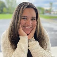 Juliana Clay's Instagram, Twitter & Facebook