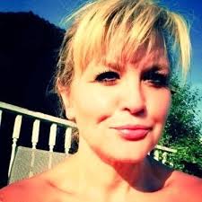 sara.sara 🌹 (@notmyrealsara)