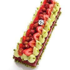 Le Klassik Fraise Pistache Realise Par Le Chef Christophe Michalak A Decouvrir Dans Nos Boutik Patisserie Gateau Gourmand Recette Dessert