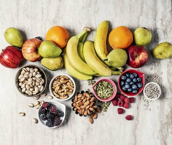 Qual a melhor hora do dia para consumir frutas secas e nozes, segundo  especialistas
