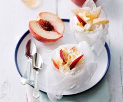 Dessert Facile Fontainebleau Aux Peches Et Amandes Recette Recette Dessert Facile Nourriture Delicieuse