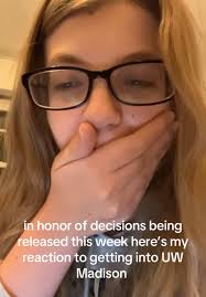 I can’t believe this was one year ago already! I love this place so much!  good luck to everyone getting their decisions back this week!! ROLL  BADGE❤️🦡 ##uwmadison##collegedecision