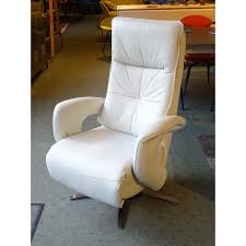 Le fauteuil club auteuil existe en 10 coloris : Fauteuil Relax Design Hukla Modele Rovigo En Cuir Blanc