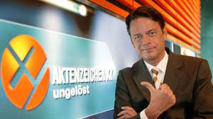 Aktenzeichen xy … ungelöst (auch nur aktenzeichen xy, aktenzeichen oder xy) ist der titel einer 1967 gestarteten fernsehreihe im zdf. Aktenzeichen Xy Ungelost Folge 563 55 Hq Photos Wann Kommt Aktenzeichen Xy Nach Zdf Sendung Staffel Der Serie Aktenzeichen Xy Ungelost Surikeni