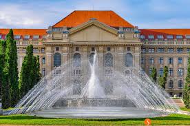 Geographical and historical treatment of hungary, landlocked country of central europe. Las Mejores Cosas Que Ver En Debrecen Viajar A Hungria
