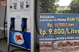 Kehadiran pom bensin ini untuk memenuhi kebutuhan masyarakat akan bahan bakar minyak. Mau Buka Gerai Bensin Eceran Resmi Exxonmobil Tawarkan Bikin Pom Bensin Mini Modalnya Lebih Murah Motorplus