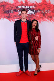 Know more about thomas meunier's bio and facts like age, net worth, stats, current team, position, dortmund, salary, famous for, early life, birthday, parent, sister, ethnicity, net worth. Ligue 1 Francia Thomas Meunier And Deborah Panzokou Marca English