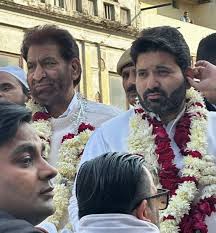 लीडर भी आप, रहबर भी आप, शेर-ए-दिल्ली हैं आप। 🐅 shoaib Iqbal zindabad👍