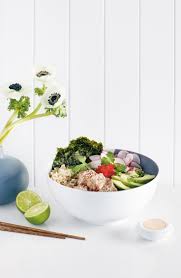 Bol De Poke Au Thon Marine Et Mayo Epicee Poke Bowl Food Bowl
