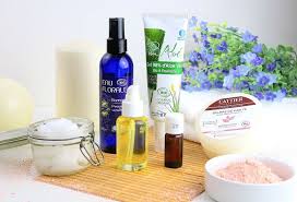 6 Cosmetiques Bio Indispensables Dans Ma Salle De Bain En 2020 Cosmetique Bio Astuce Naturelle Cosmetique