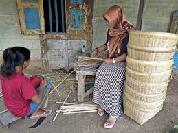 Wakil menteri perdagangan (wamendag) jerry sambuaga bersama wakil gubernur jawa timur emil elestianto dardak melepas ekspor tisu di kabupaten mojokerto. Infopublik Desa Sumurboto Potensi Desa Wisata Berbasis Industri