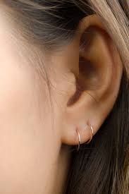 These Teeny Tiny Rose Gold Hoop Earrings Are A Wardrobe Must Have Comfortable Delicate And Chic Thes Tiny Hoop Earrings Thin Hoop Earrings Earings Piercings