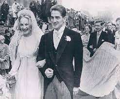 Er ist bekannt als kritiker der modernen industriellen landwirtschaft. Princess Anastasia Of Prussia And Prince Alois Konstantin Of Lowenstein Wertheim Rosenberg O Prinzessin Anastasia Konigliche Hochzeitskleider Royale Hochzeiten