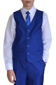 Selon la situation, l'envie et l'évènement, on se dirigera vers un jeans garçon depuis quelques années, le pantalon garçon est la pièce du dressing qui a vu ses coupes le plus se diversifier: Costume Garcon Ceremonie Bleu Royal Pas Chere