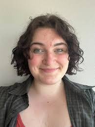 Sarah Burney's Instagram, Twitter & Facebook