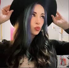 Debbie Putney's Instagram, Twitter & Facebook