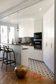 Appartement Neuilly Sur Seine Un 120 M2 Familial Reamenage Trendy Kitchen Tile Kitchen Flooring Kitchen Interior