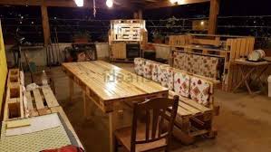 Rilassarsi in compagnia e condividere uno spuntino richiede la presenza di un tavolo o tavolino, poltrone e sedute. Arredare Un Terrazzo Consigli Soluzioni E Rispetto Normative