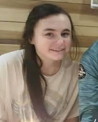 A member of the #Stepinac family Eugene Kelly's daughter is missing. Her  name is Mackenzie and was last seen wearing a green T-shirt. Please spread  the word and let us know if