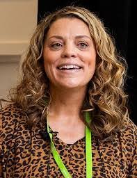 Kim Lakin's Instagram, Twitter & Facebook