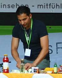 Das frische gemüse, die selbst gemachte sauce und das knusprige fladenbrot machen den döner perfekt. Attila Hildmann Wikipedia