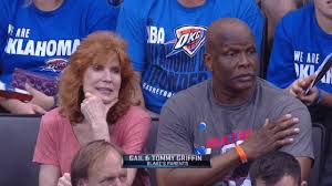 He is a 6′ 10″ tall power forward. Blake Griffin Parents Kids Girlfriend