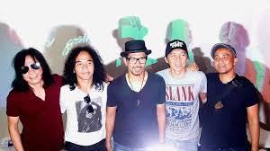 Provided to azclip by believe sas virus · slank virus roadshow, vol. Kumpulan Chord Lirik Lagu Hits Slank Virus Kuil Cinta Ku Tak Bisa Terlalu Manis Tribunstyle Com