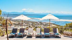 This welcoming and relaxing destination is perfect for families and an ideal base from which to explore the beauty of the garden route and the bustling holiday town of plettenberg bay. La Vista Lodge Plettenberg Bay Holidaycheck Westkap Sudafrika