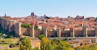 Avila è una cittadina di circa 53 mila abitanti e si trova a circa 115 km da madrid nella regione autonoma di castilla e leon di cui è capoluogo. 7 Bellissime Citta In Spagna Da Visitare Assolutamente Idee Viaggio
