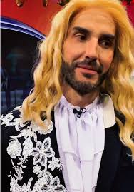 Hay frases que el alma nunca olvida. 🕯️❤️‍🔥 Los conductores de  #VLAFinDeSemana nos cuentan cuáles siguen resonando en su memoria, esas que  los hacen sonreír, suspirar y decir: #VivesEnMiRecuerdo 💀✨