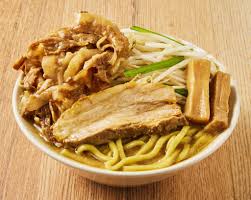 東京ラーメンストリート」に5年ぶりの新店舗！ 太麺に濃厚スープの“東京味噌ラーメン”（東京・八重洲） | 食べログマガジン