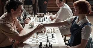 Gambito de dama actualmente clasificada en el puesto 67 en los mejores programas de televisión de imdb de todos los tiempos, la miniserie de siete partes hizo un trabajo admirable al atar cabos sueltos. Is D L Townes Gay Queen S Gambit Scene Left Viewers Confused