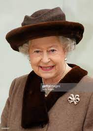 News Photo Queen Elizabeth Ii Smiles As She Opens The King In 2021 Queen Elizabeth Queen Hat Queen Outfit