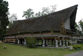 • atap rumah adat batak karo ini bertingkat dengan patung kepala banteng diujungnya. Inilah Rumah Adat Batak Simalungun Bolon Sumatera Utara Batak Network