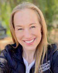 Lorna Leslie's Instagram, Twitter & Facebook